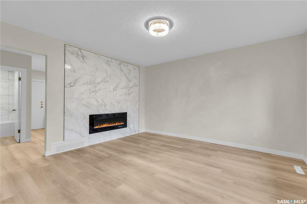 Property Photo:  705 Taylor Street E  SK S7H 1W1 