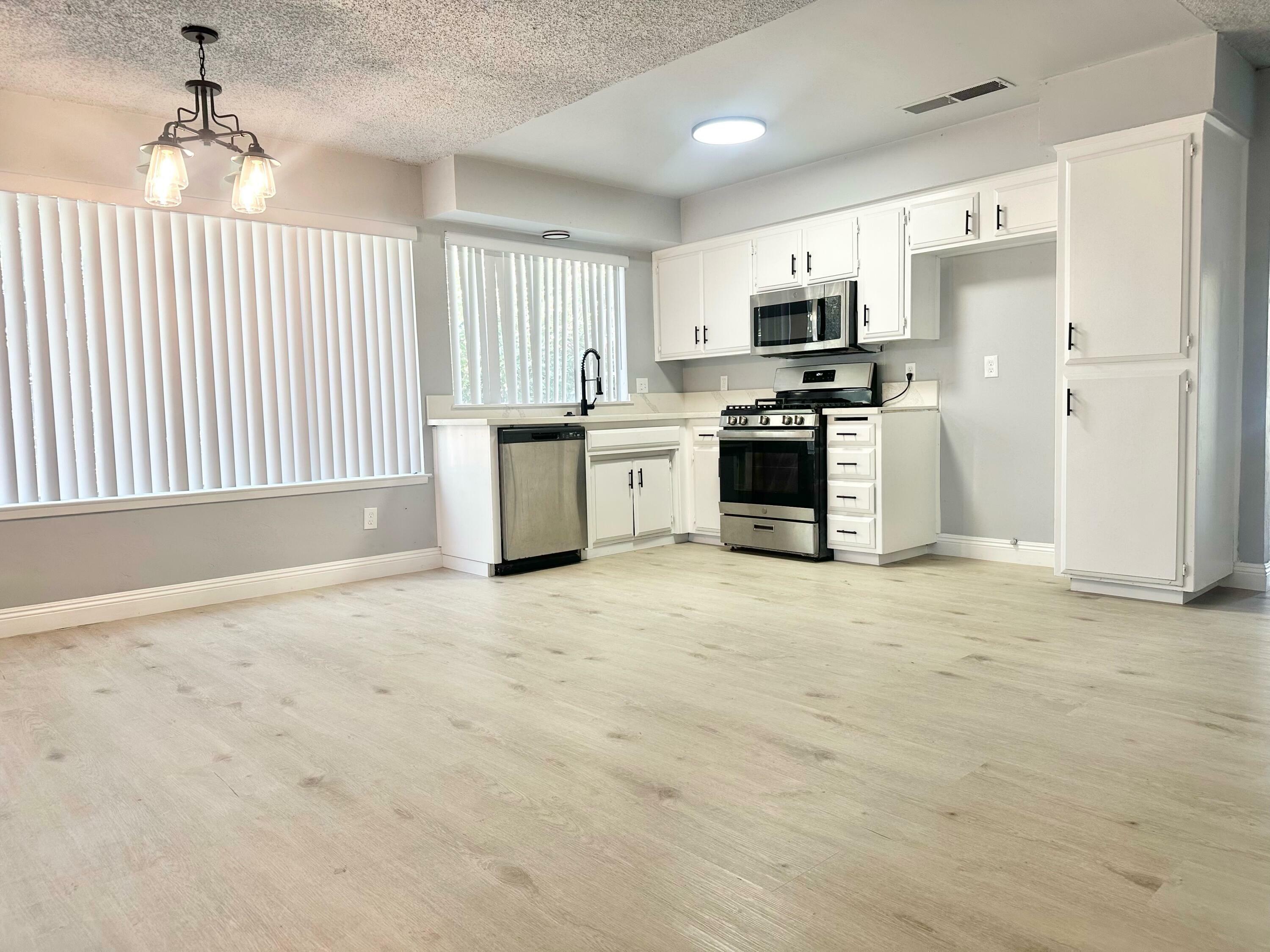 Property Photo:  2233 S Fontana Street  CA 93277 