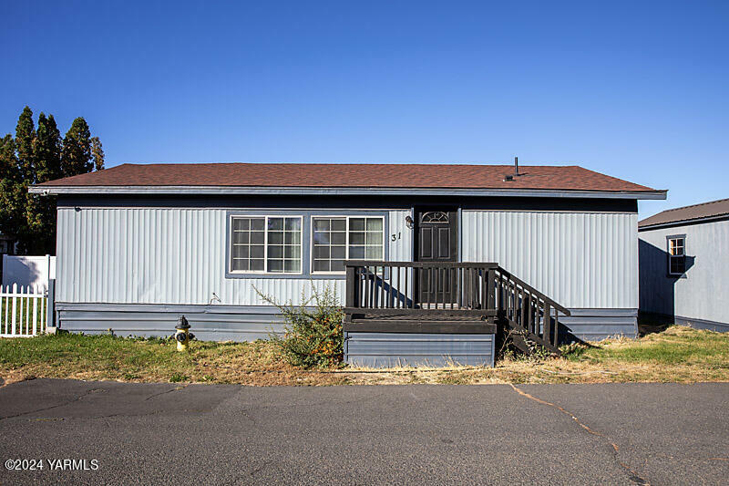 Property Photo:  3005 Castlevale Rd 31  WA 98902 