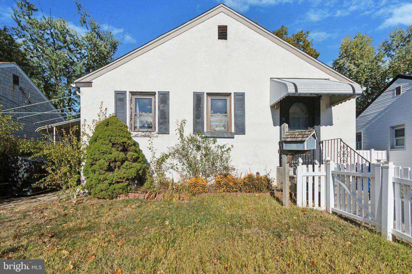 Property Photo:  212 Amosland Road  PA 19043 