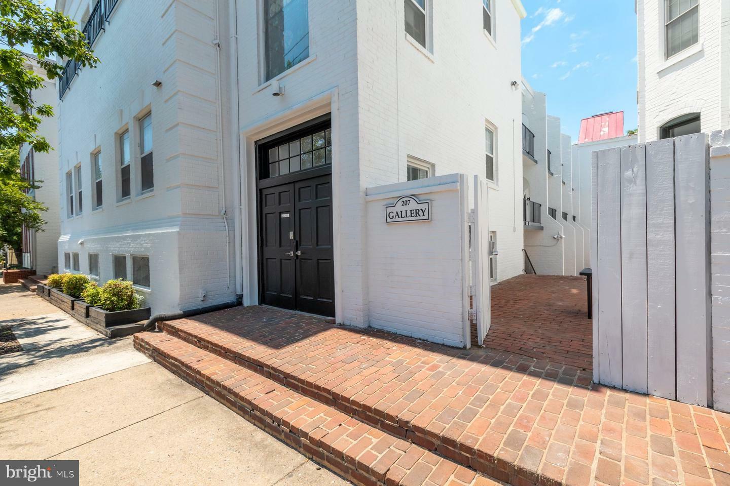 Property Photo:  207 S Patrick Street 202  VA 22314 