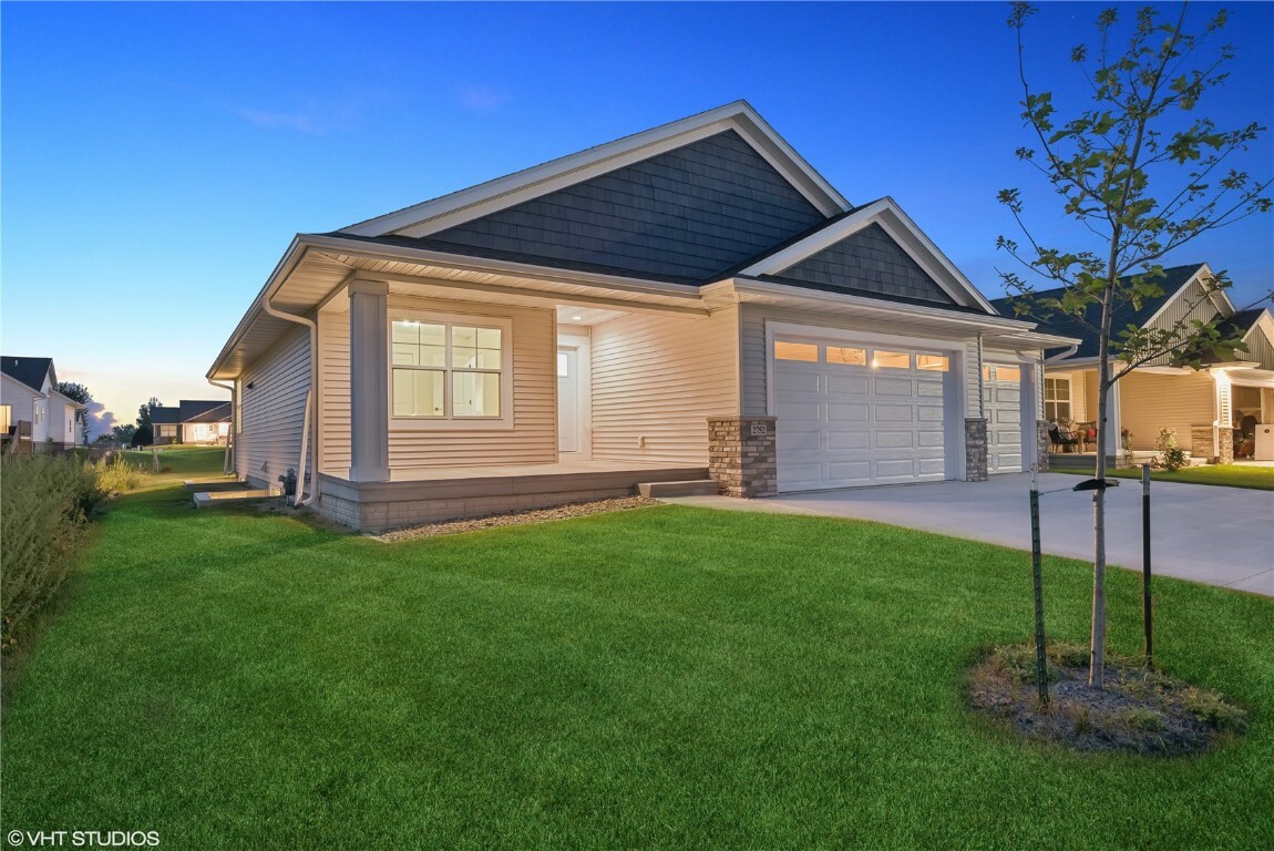 Property Photo:  2752 Roycroft Drive  IA 52302 