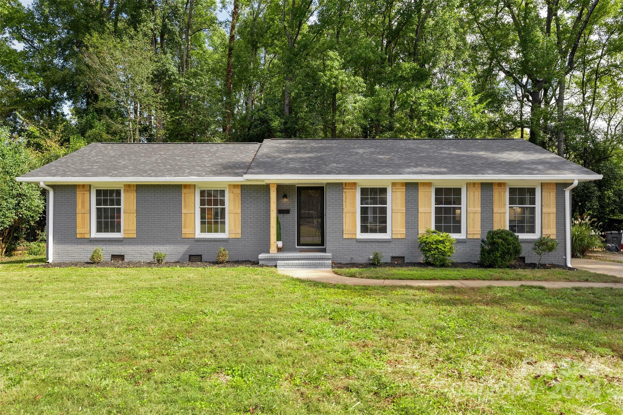 Property Photo:  5731 Brookhaven Road  NC 28210 