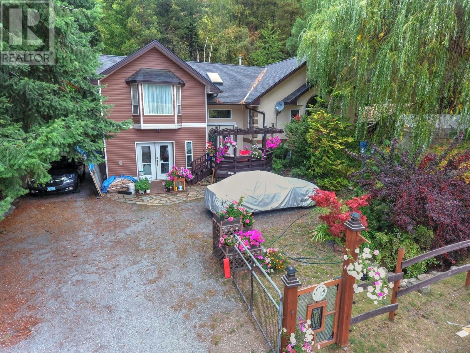 Property Photo: 930 China Creek Road BC V0G 1G0