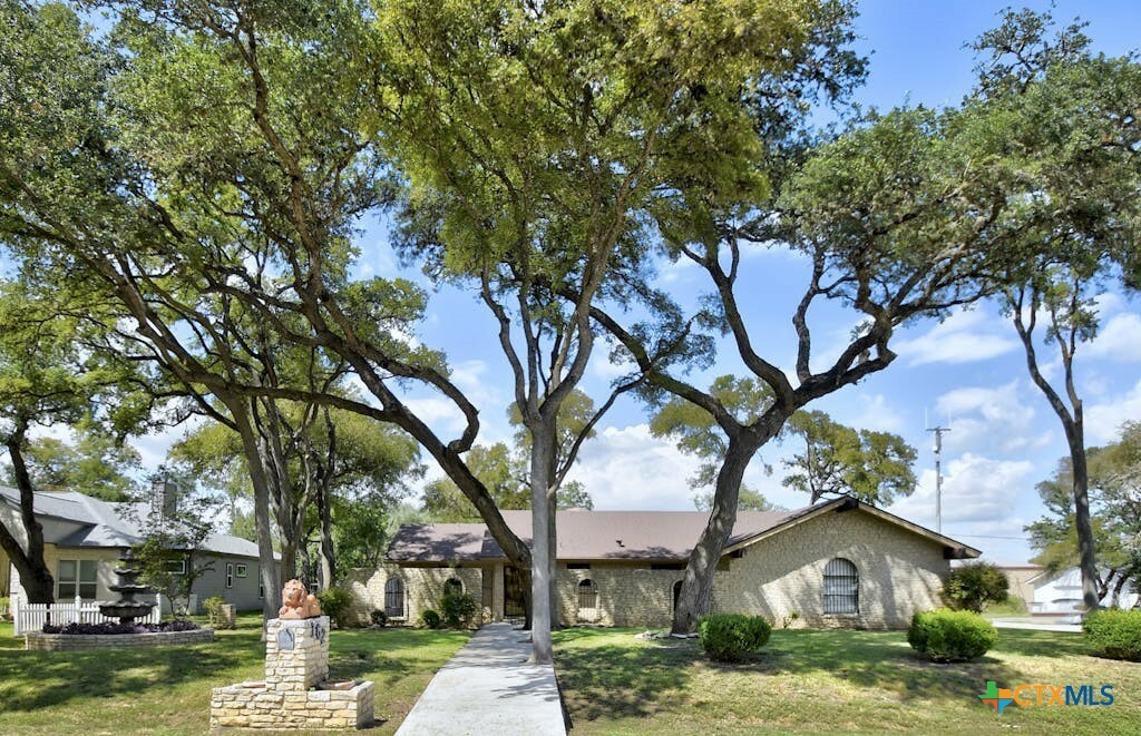 Property Photo:  162 Lone Oak Street  TX 78155 