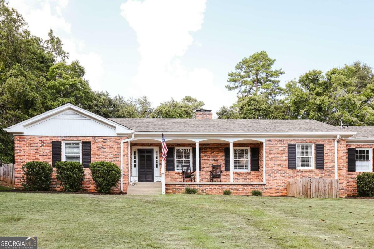 Property Photo: 210 Riverhill Drive GA 30606