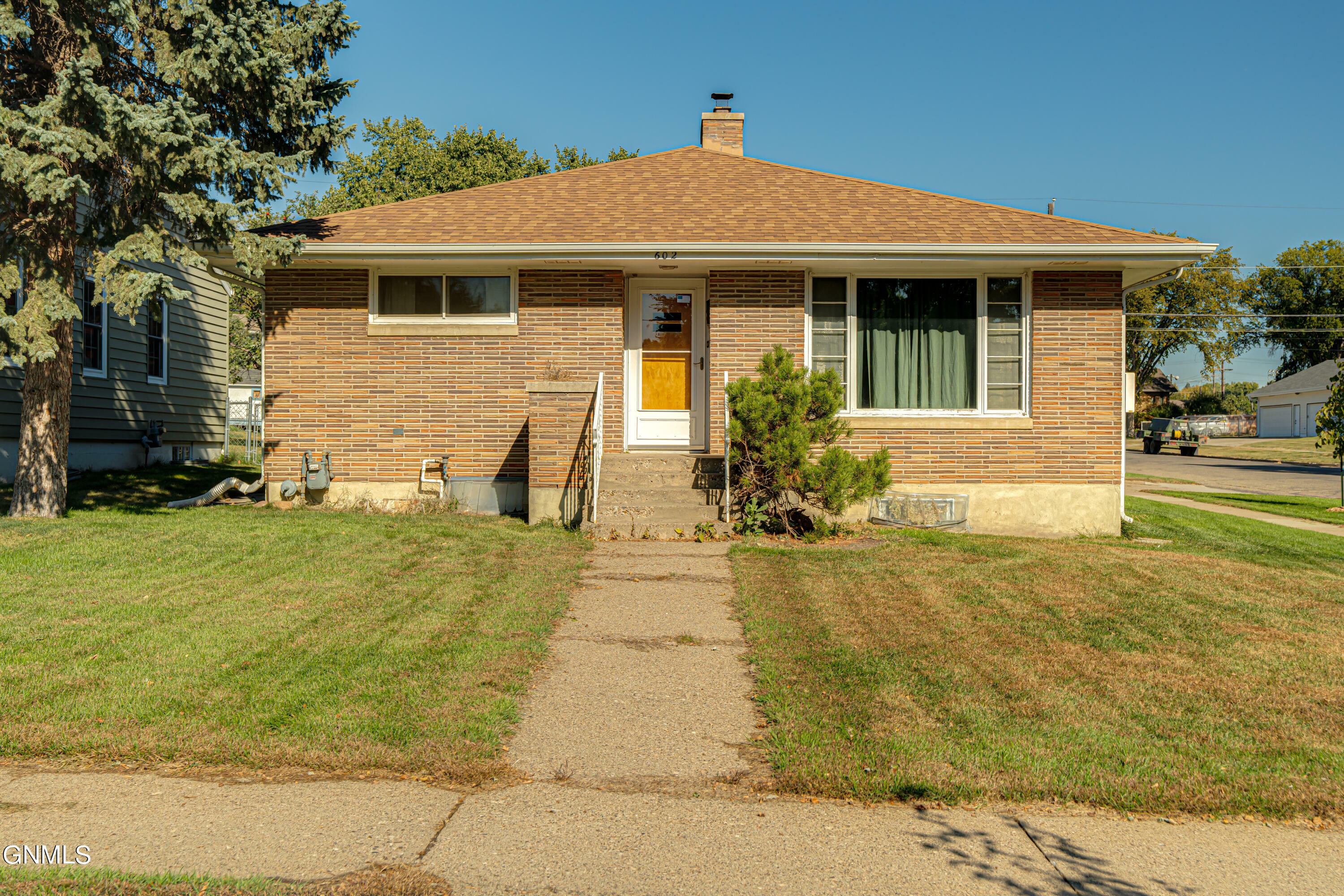 Property Photo:  602 B Avenue W  ND 58501 