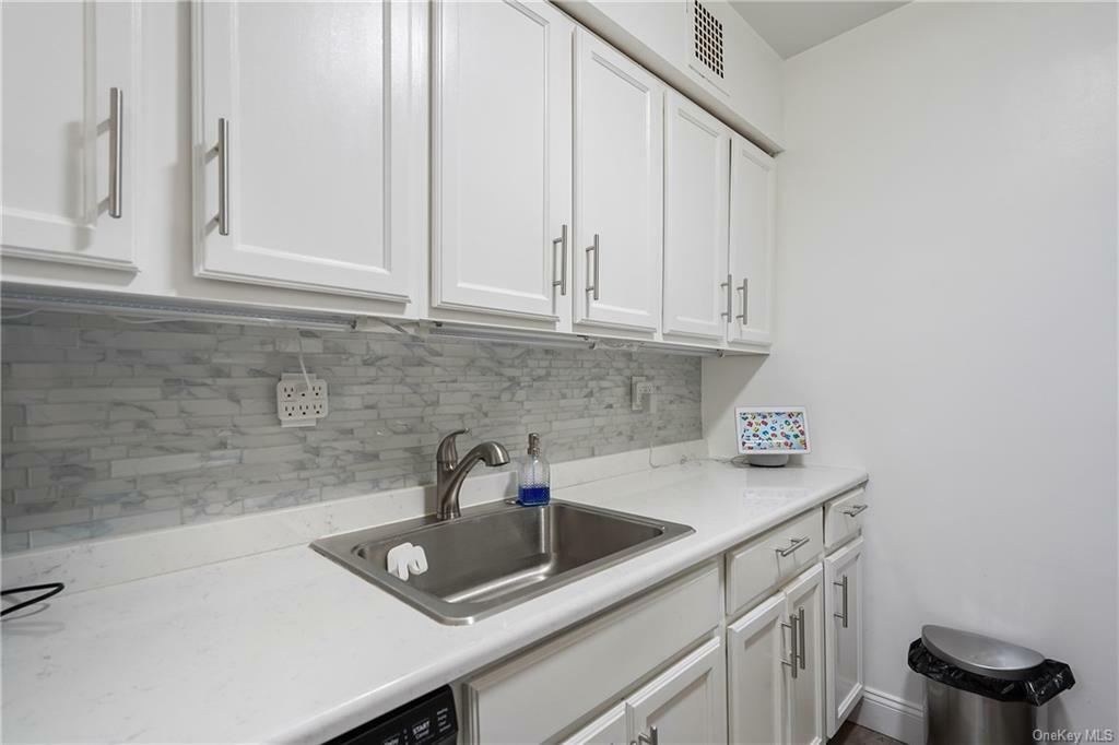 Property Photo:  77 Carpenter Avenue 1H  NY 10549 