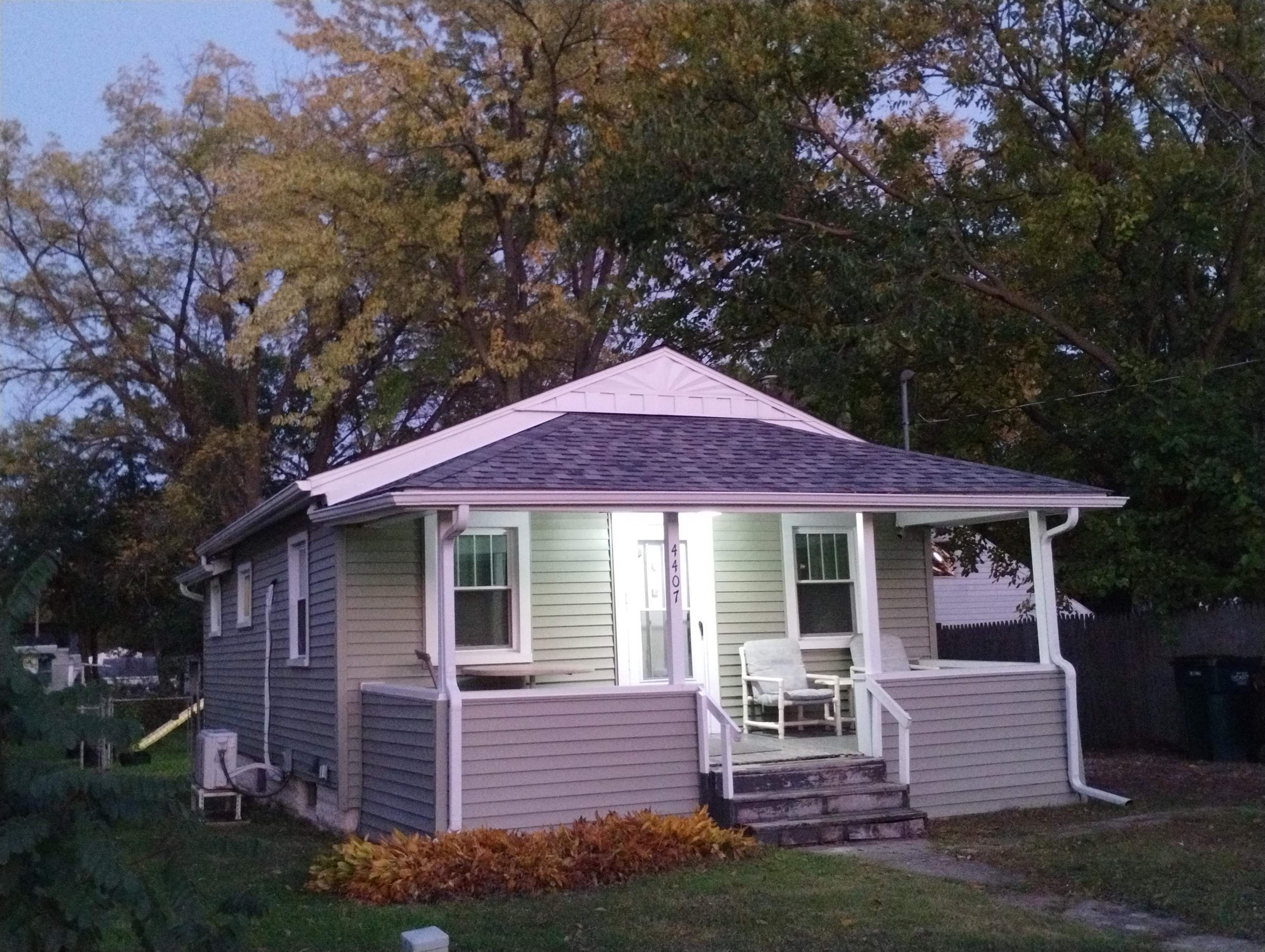 Property Photo:  4407 S Cedar Street  MI 48910 