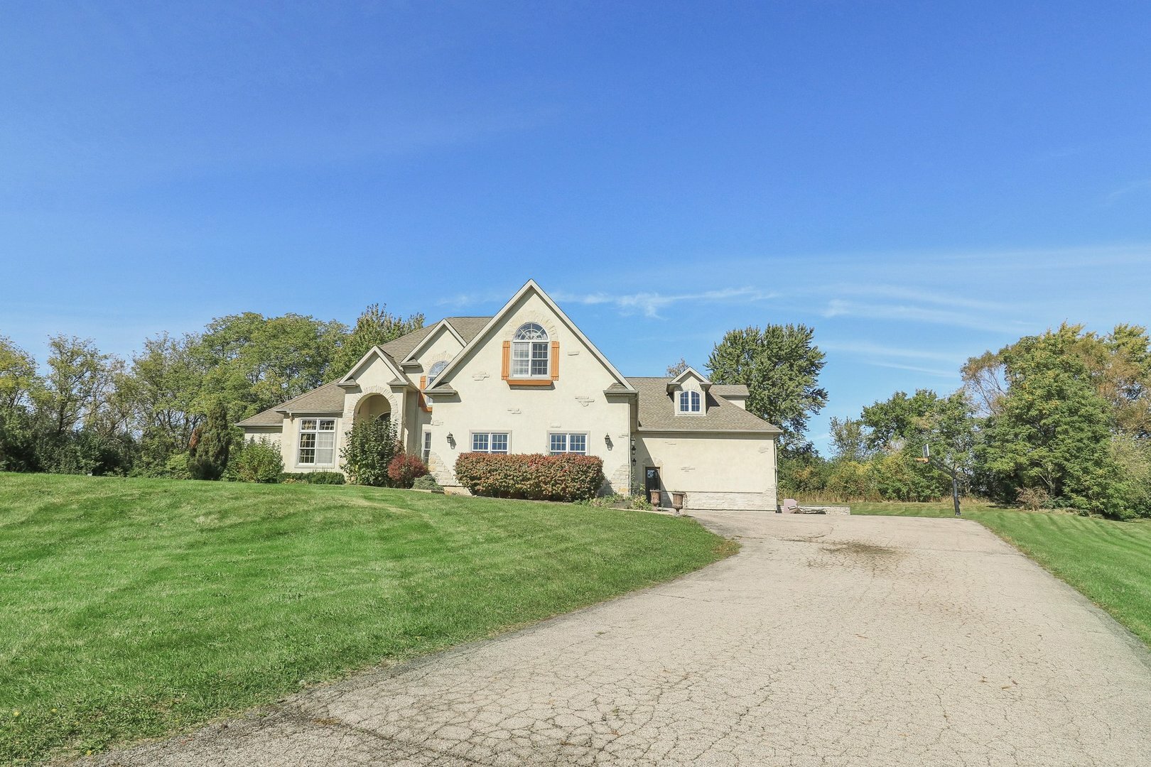 Property Photo:  912 Amber Lane  IL 60046 