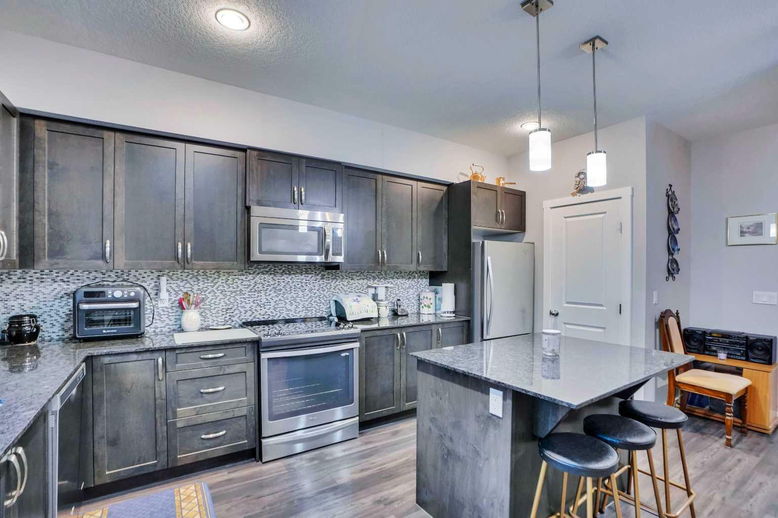 Photo de la propriété:  389 Midtown Gate SW  AB T4B 4C9 