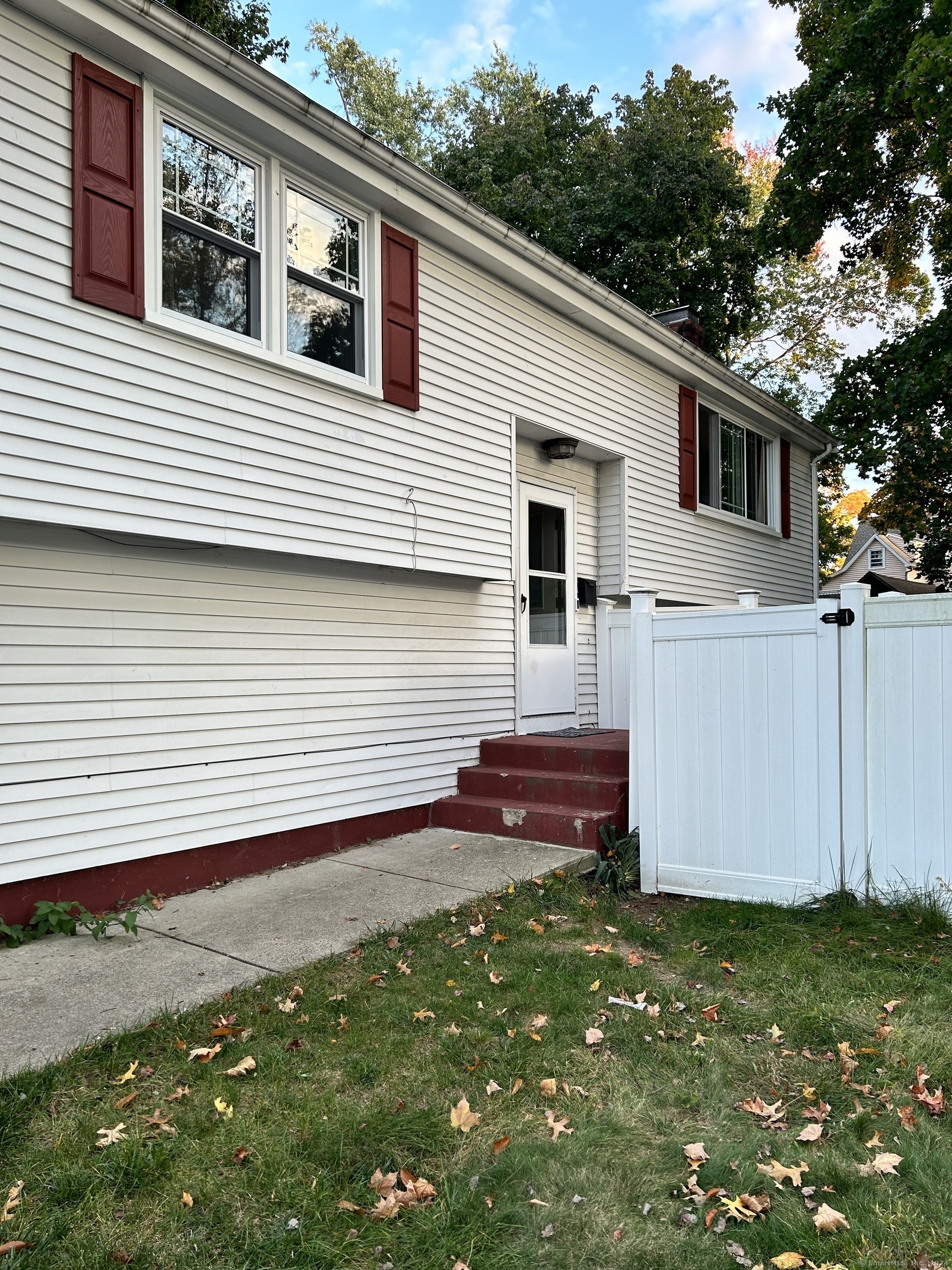 Property Photo:  111 Bloomfield Avenue  CT 06095 