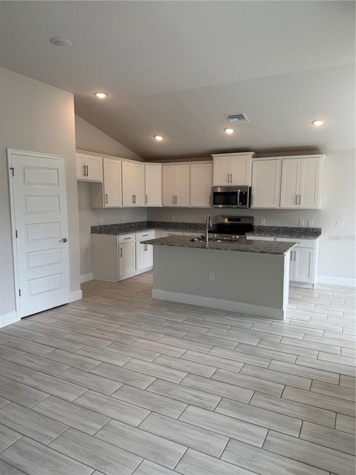 Property Photo: 2628 Averland Loop FL 34287