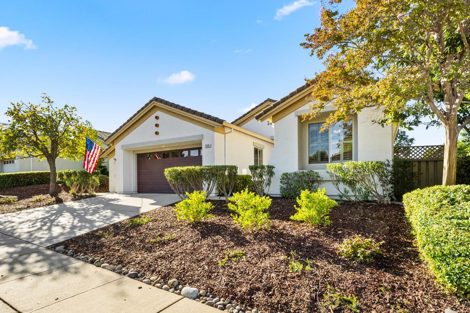 Property Photo:  905 Magnolia Lane  CA 95648 