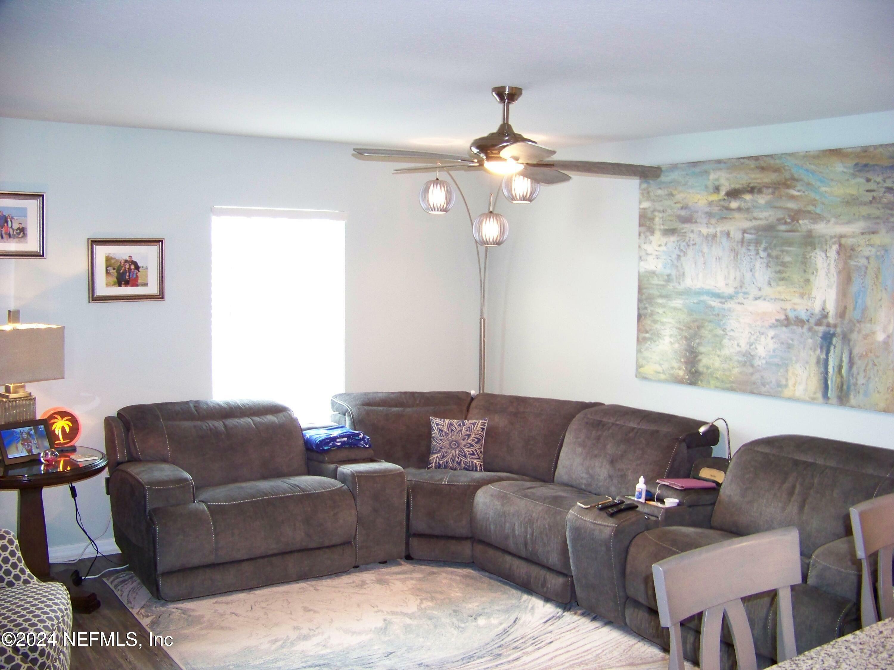 Property Photo: 415 River Hill Drive FL 32193