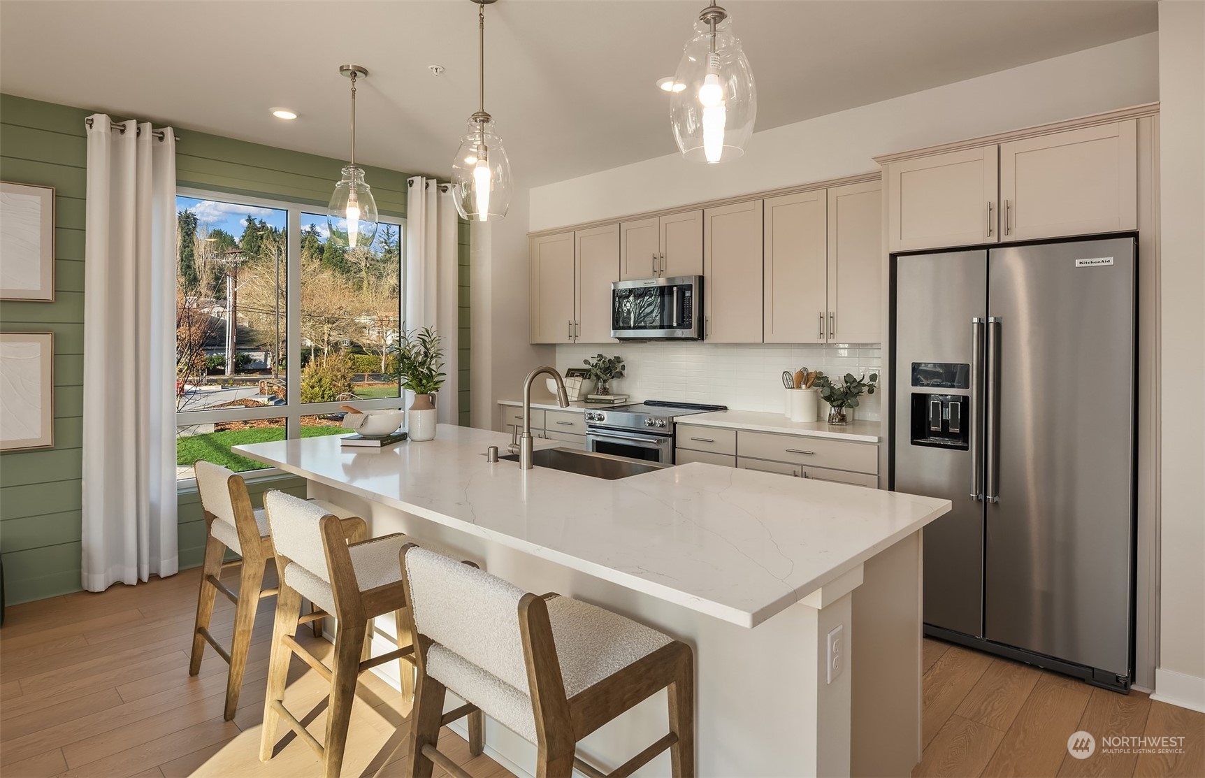 Property Photo: 6901 NE 184th Lane 301 WA 98028