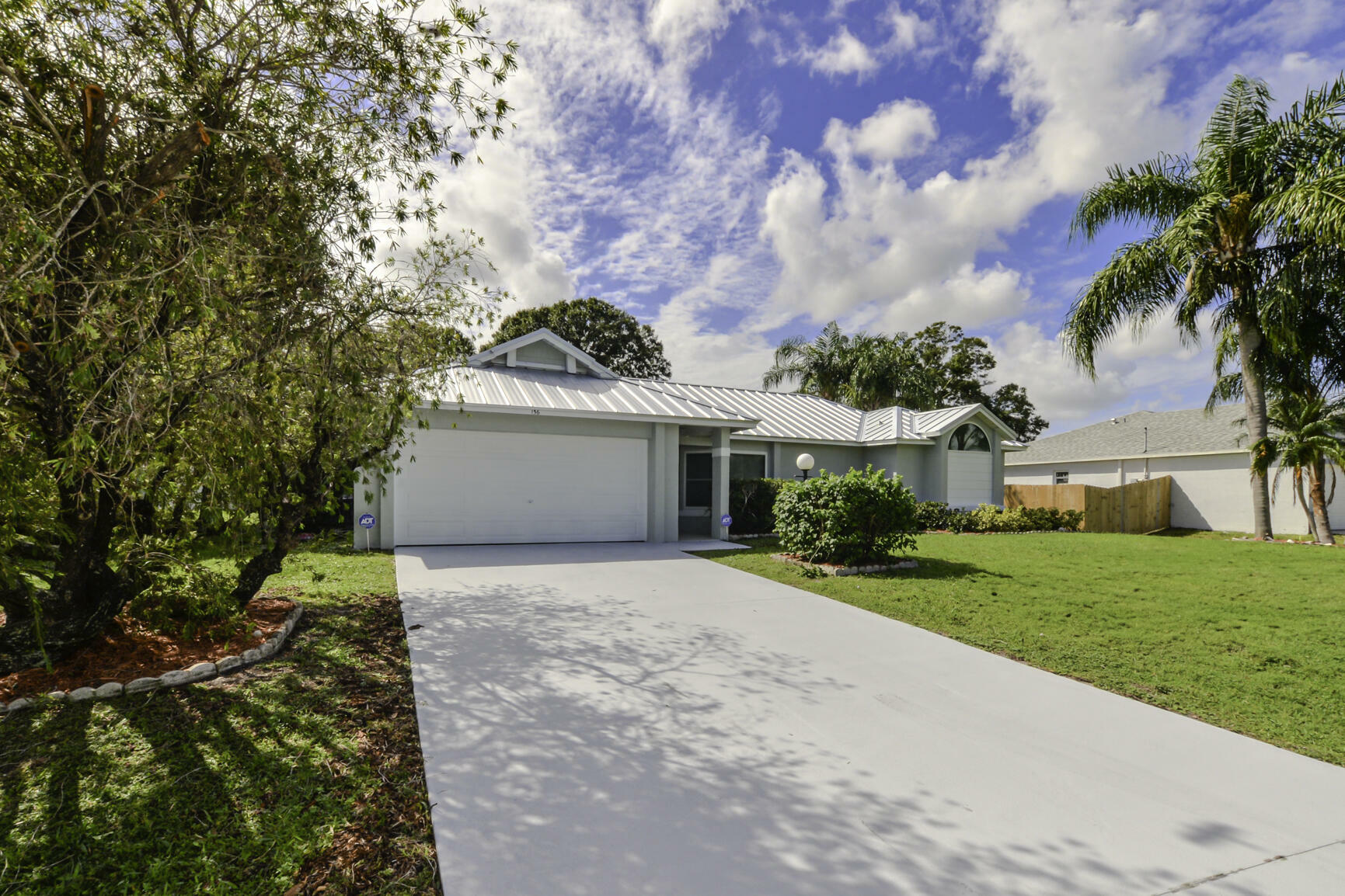 Property Photo:  156 SW Glenwood Drive  FL 34984 