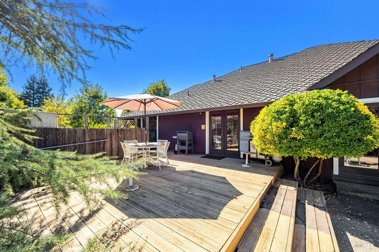 Property Photo:  410 Countryside Circle  CA 95401 