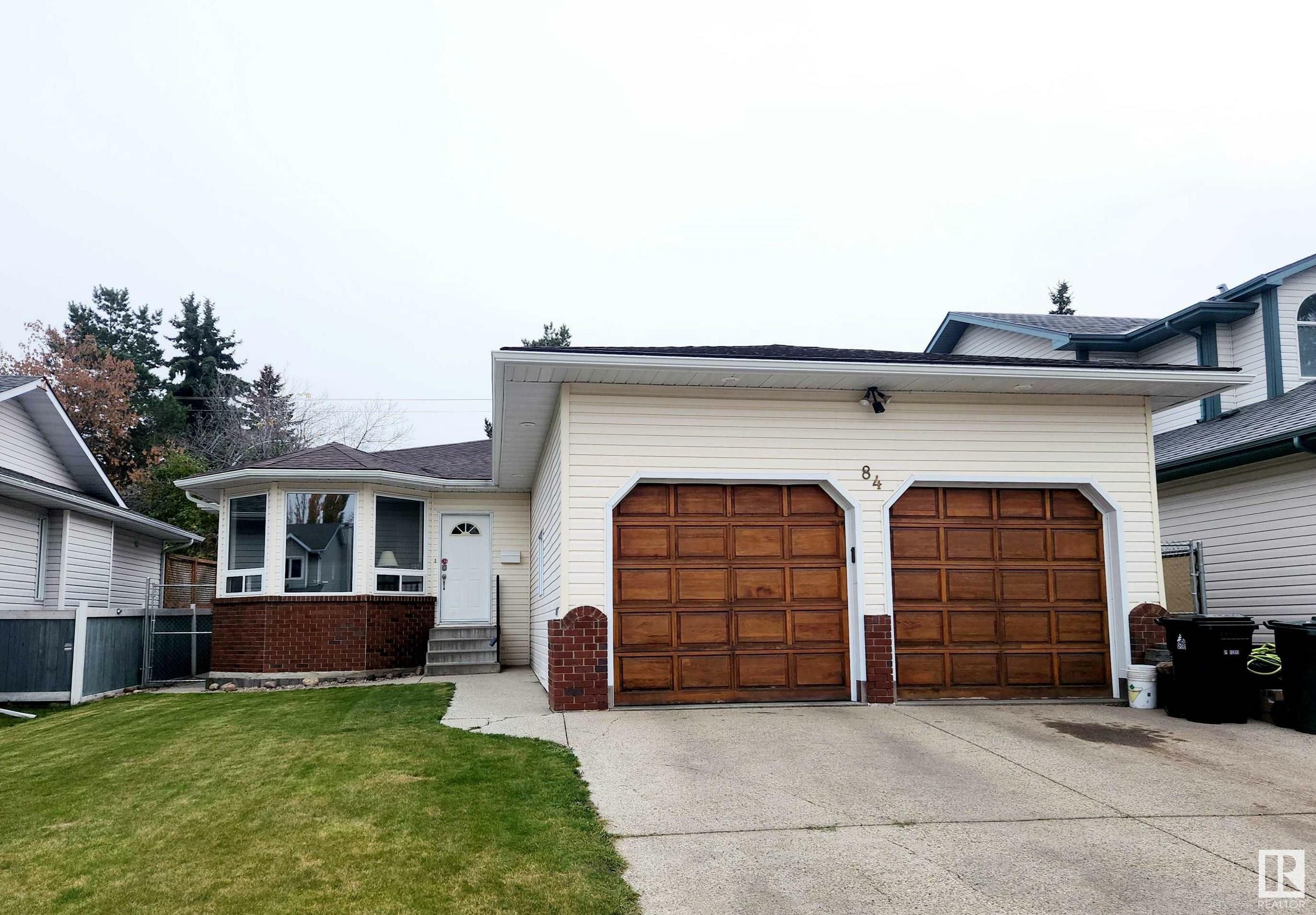 Property Photo:  84 Woodside Crescent  AB T7X 3E6 