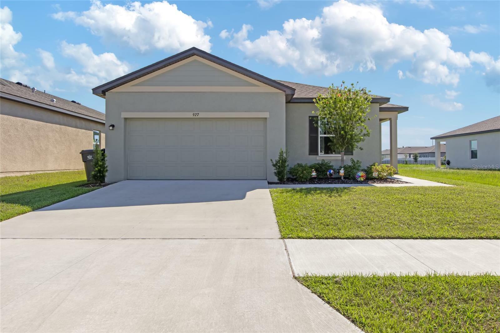 Property Photo:  927 Kelly Fern Loop  FL 33570 