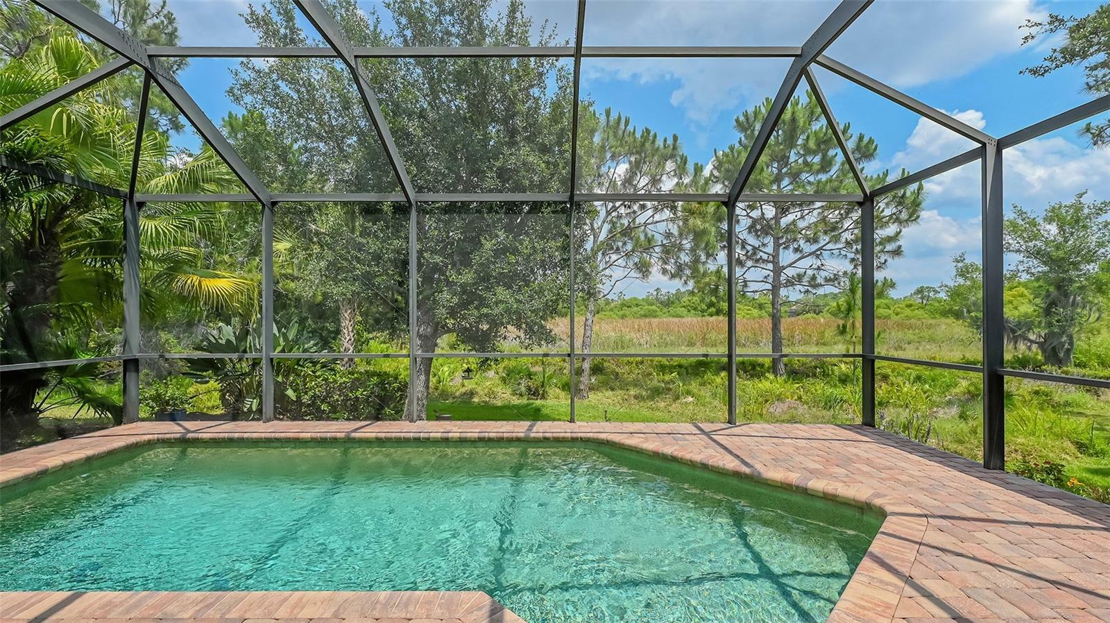 Property Photo:  7419 Wexford Court  FL 34202 