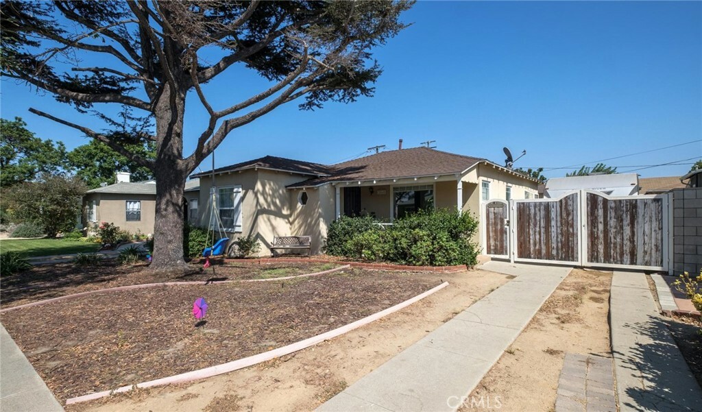 Property Photo:  2860 Golden Avenue  CA 90806 