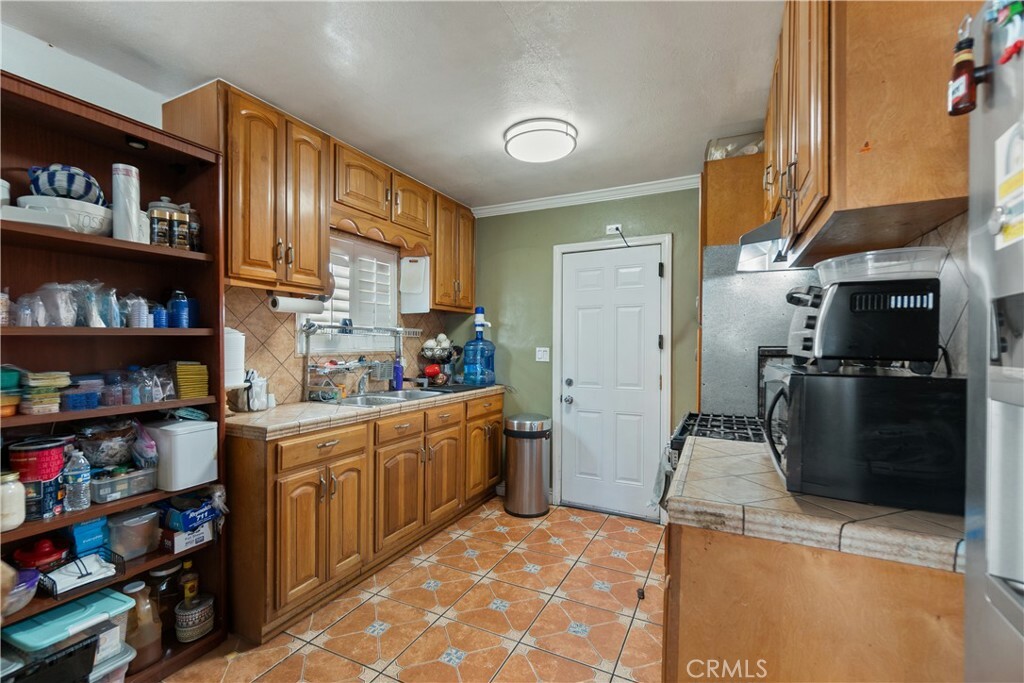 Property Photo:  801 E Elm Street  CA 90221 