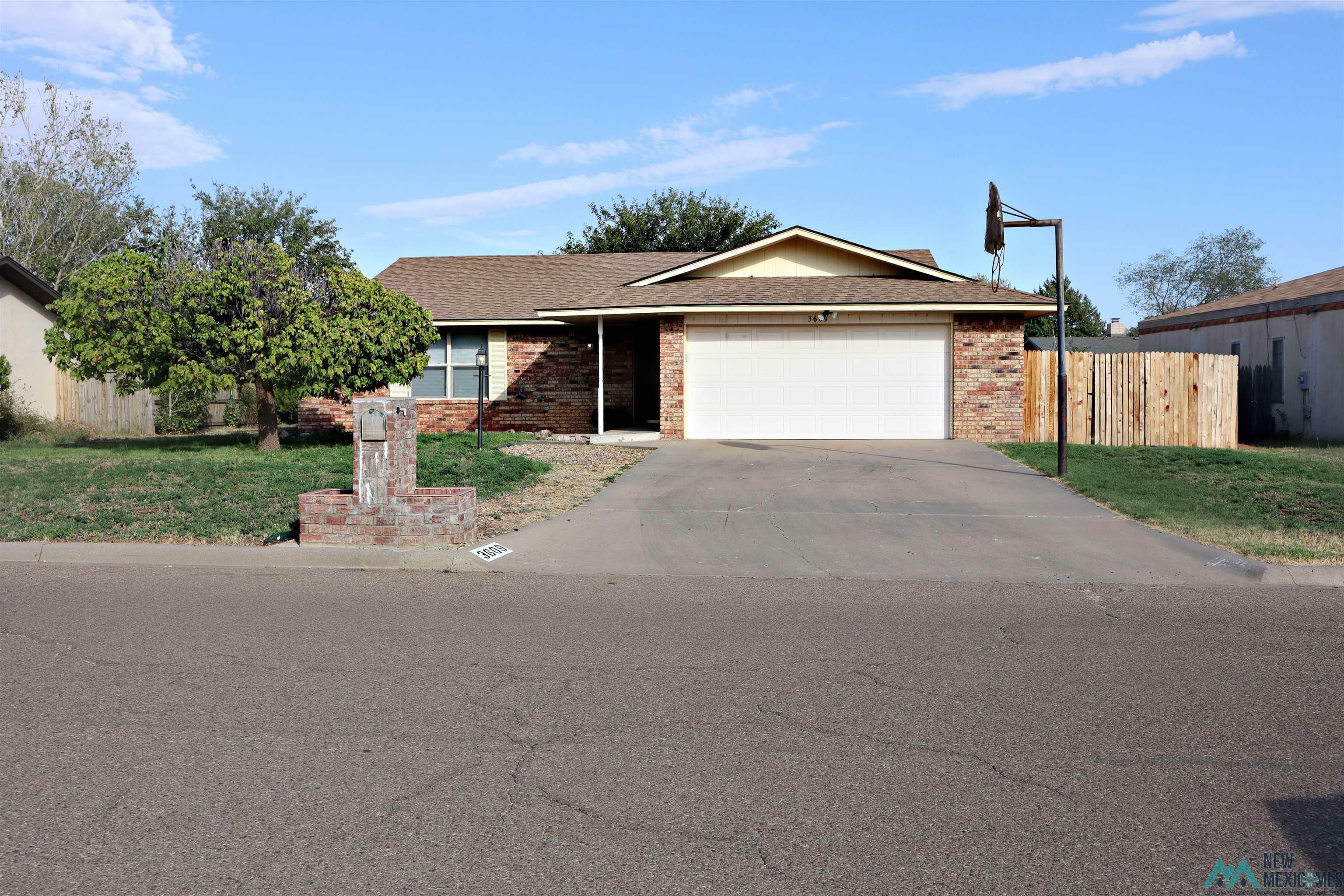 Property Photo: 3609 Linkwood Lane NM 88101