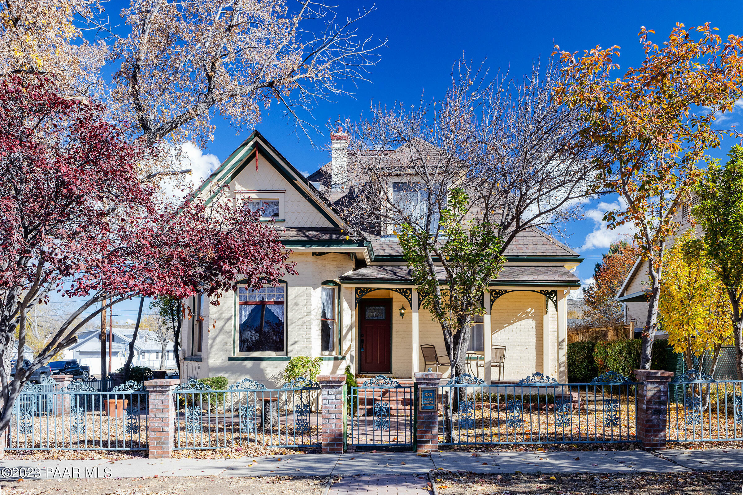 Property Photo:  337 N Mount Vernon Avenue  AZ 86301 