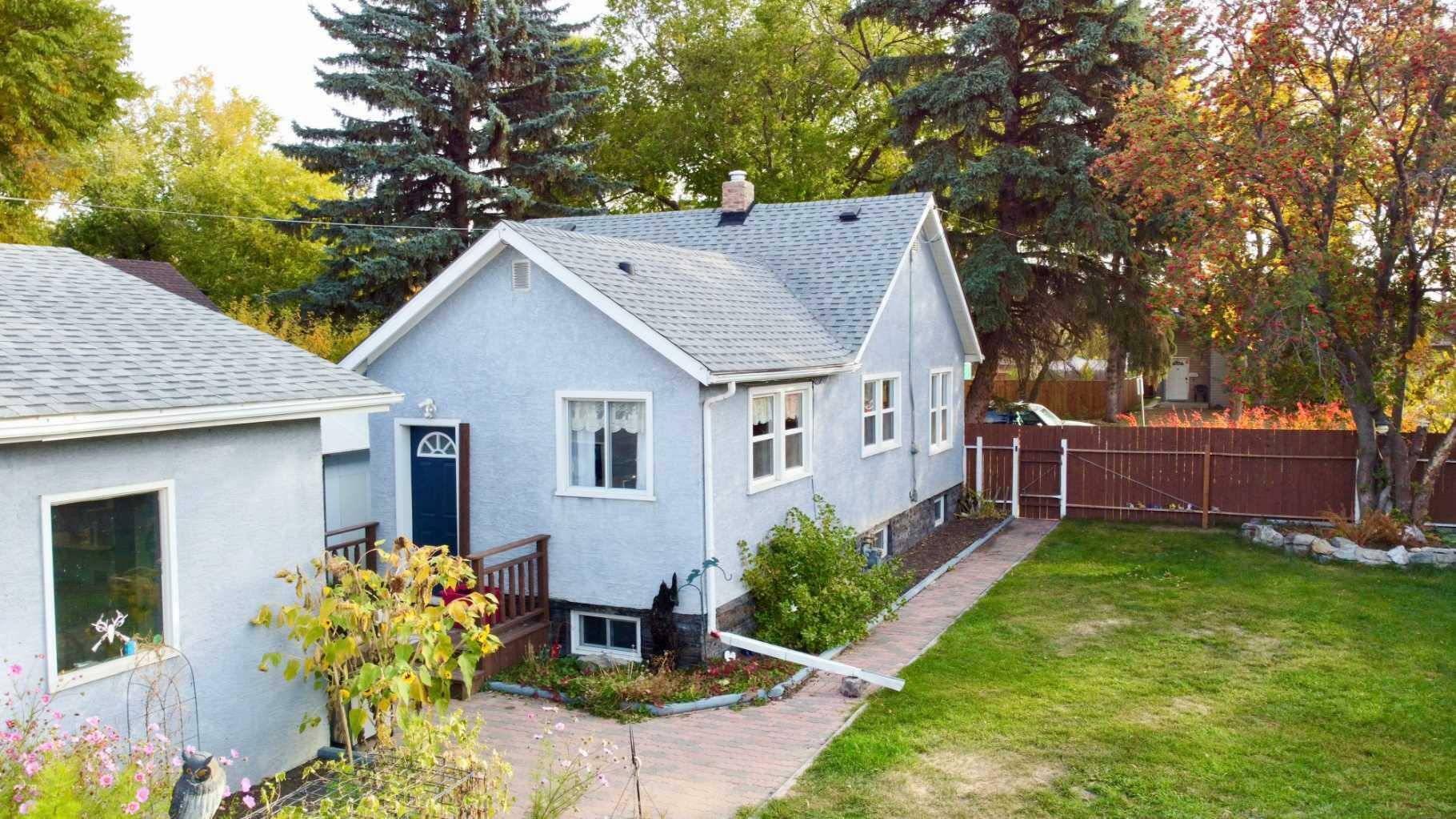 Property Photo:  5918 52 Avenue  AB T4N 4K6 