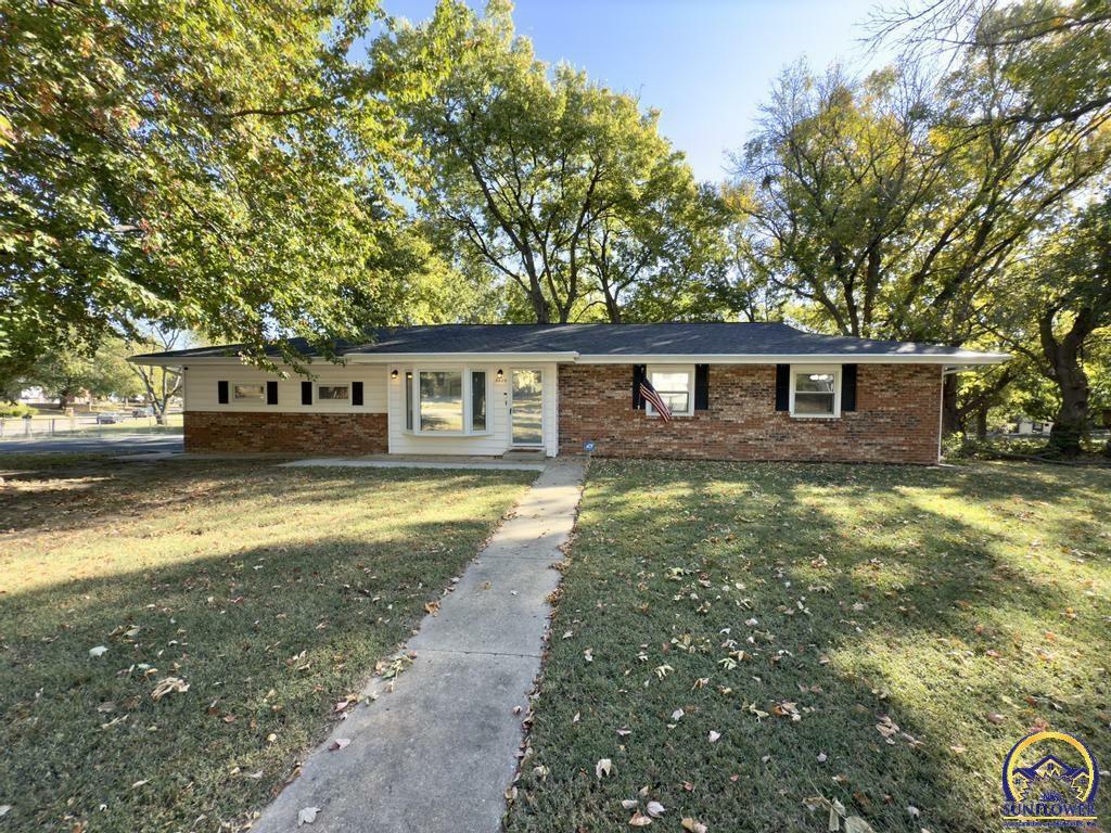 3604 SE Crestwater Dr  Topeka KS 66605 photo