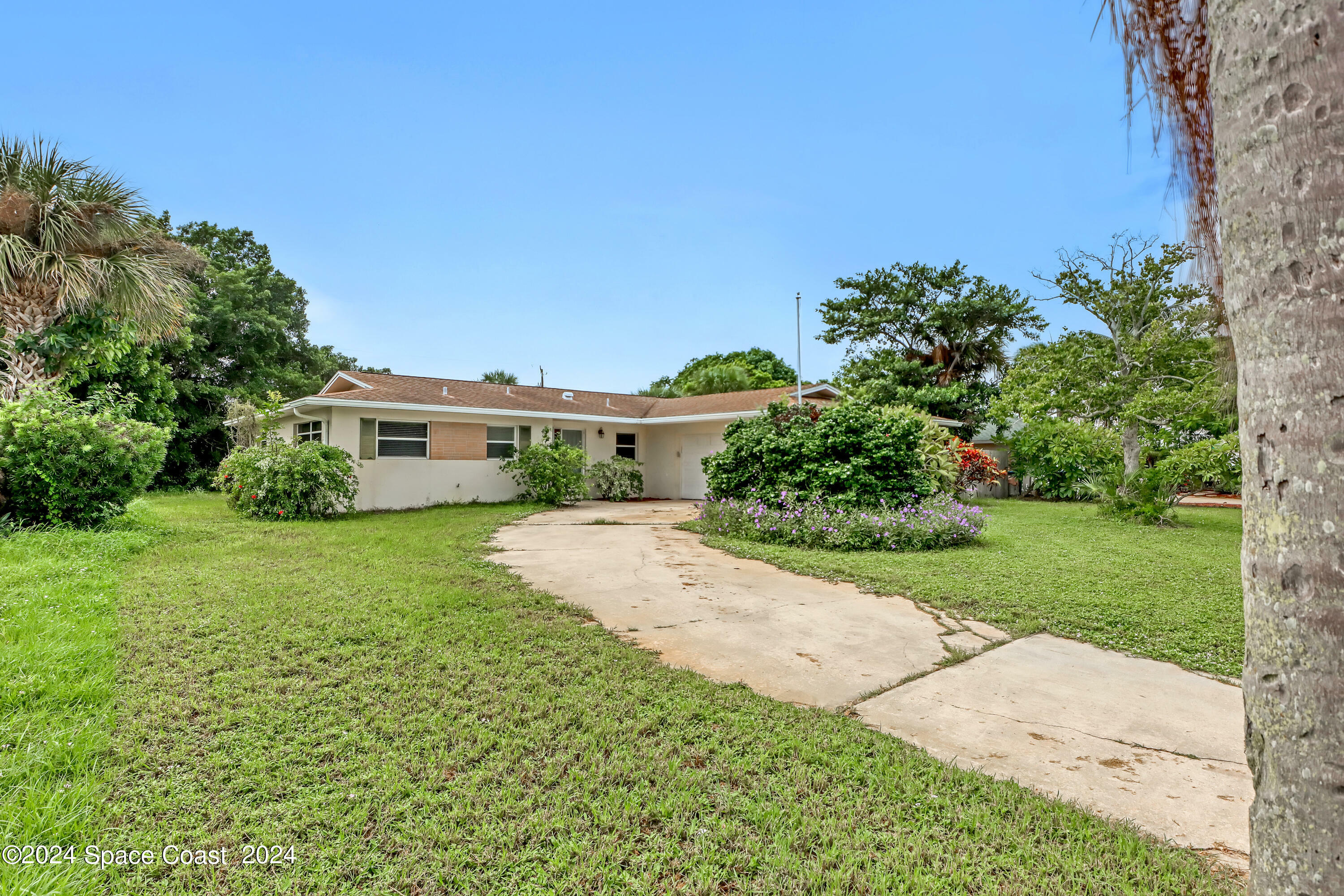 Property Photo:  409 Sixth Avenue  FL 32951 