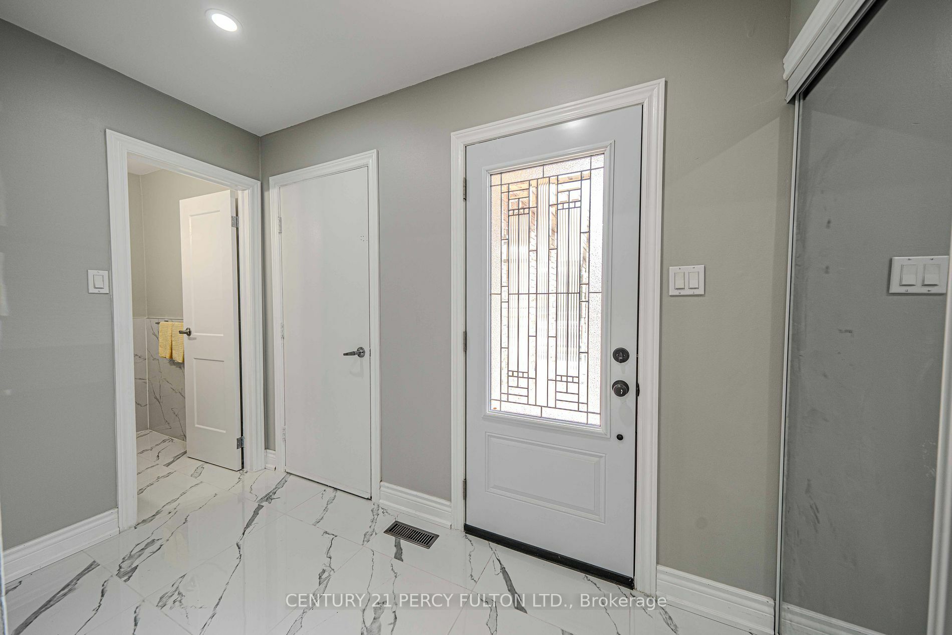 Property Photo:  104 Shady Hollow Dr  ON M1V 2L8 