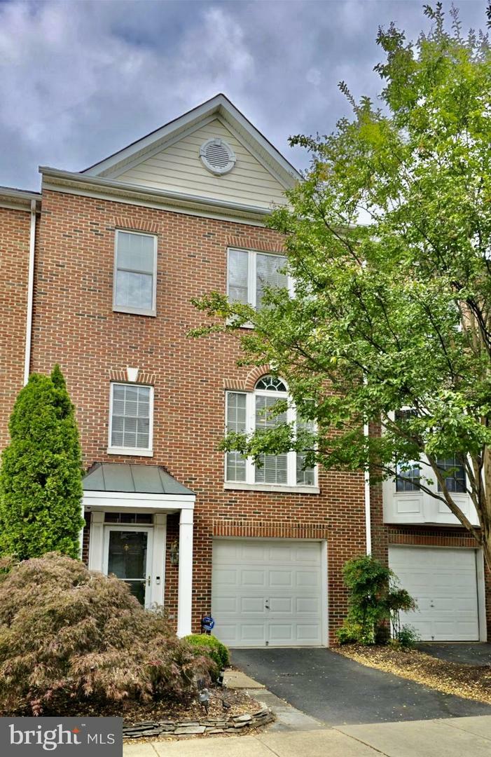 Property Photo:  11646 Park Green Drive  VA 22030 