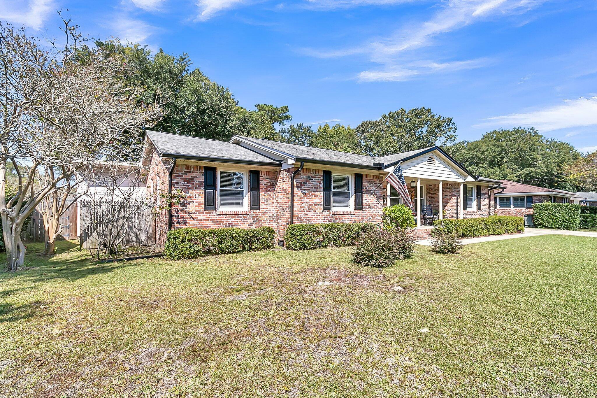 Property Photo:  1240 Greenfield Place  SC 29410 