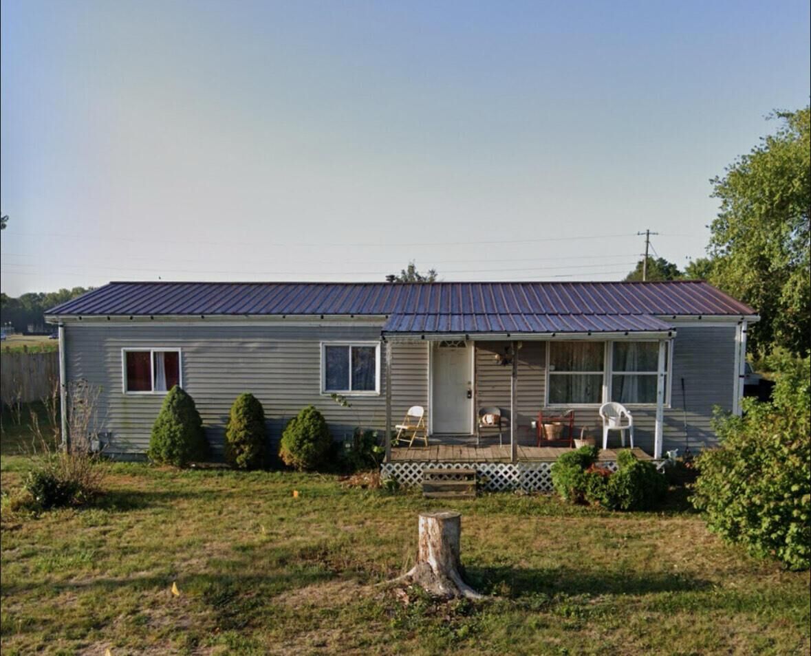Property Photo:  