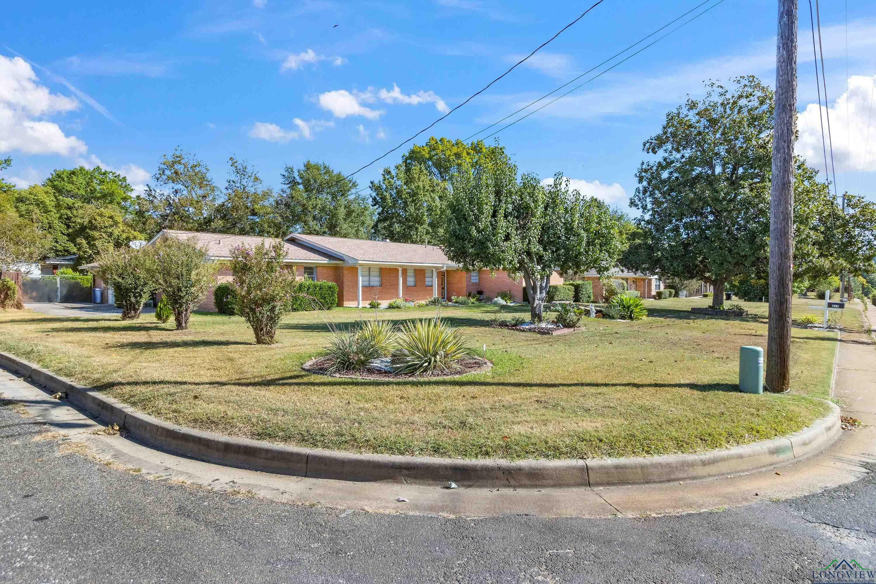 Property Photo:  515 Meadowbrook Dr  TX 75601 