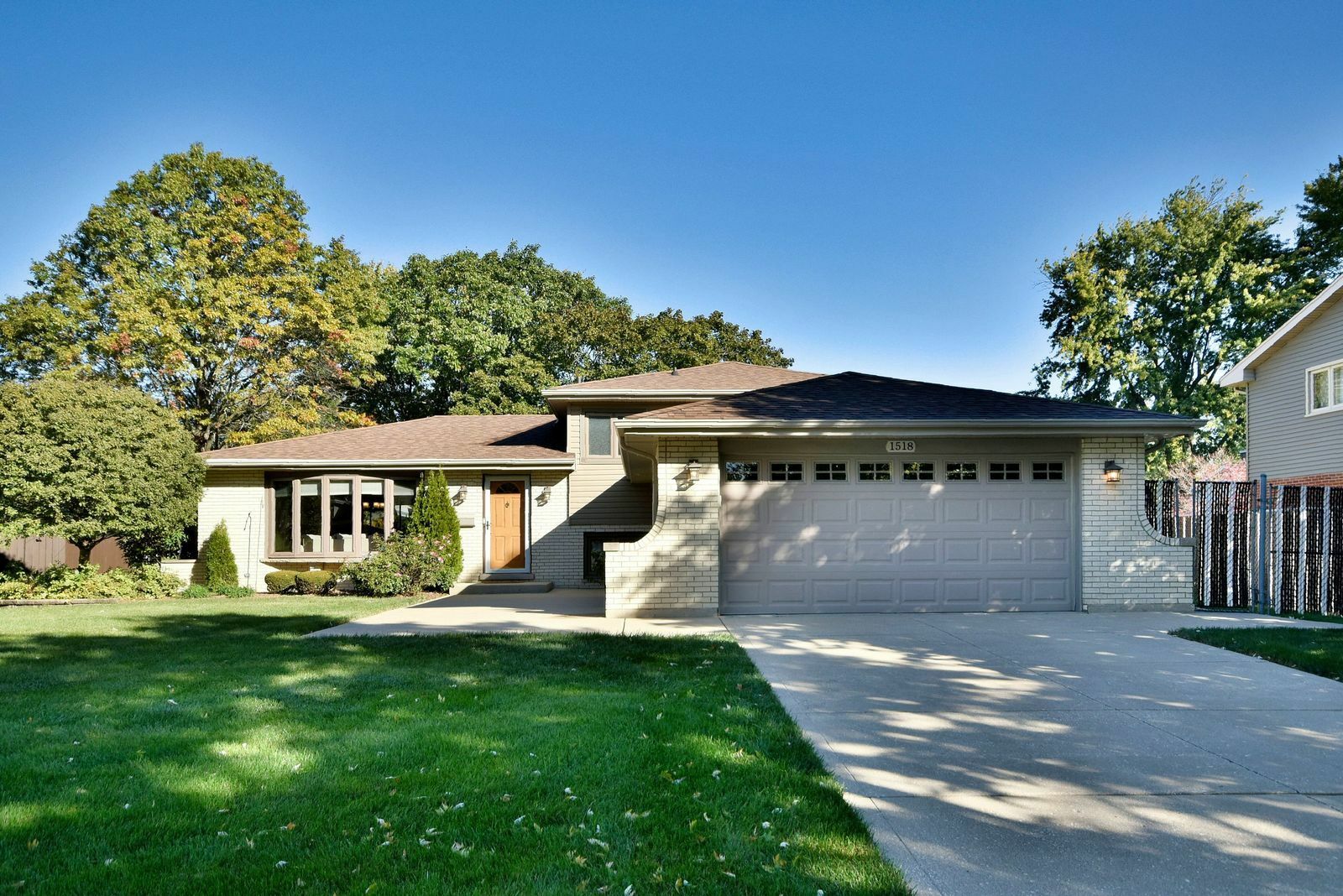 Property Photo:  1518 Claremont Drive  IL 60561 