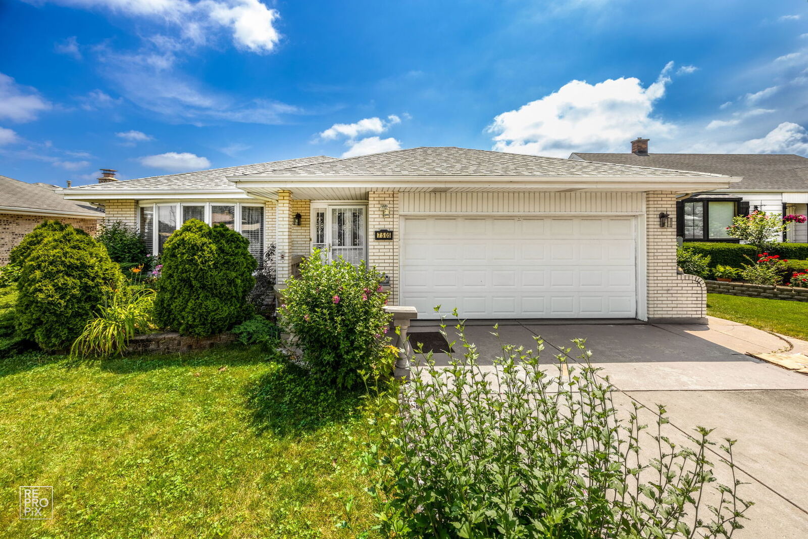 Property Photo:  7505 Cronin Avenue  IL 60458 