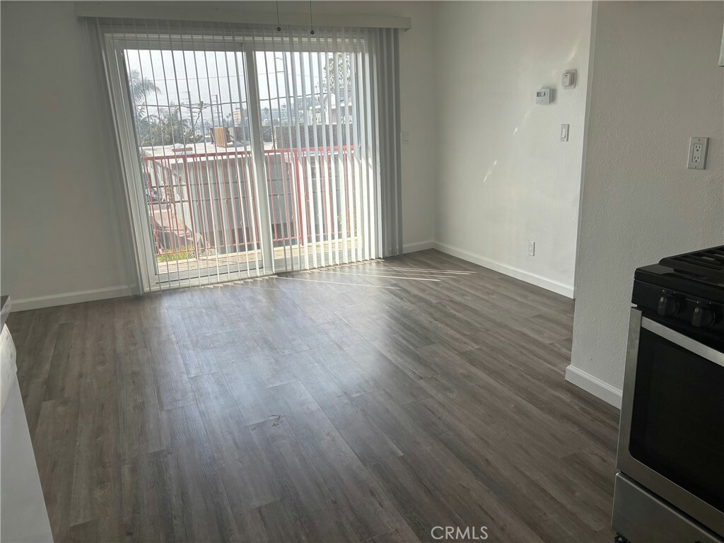 Property Photo:  917 Kenwood Street  CA 90301 