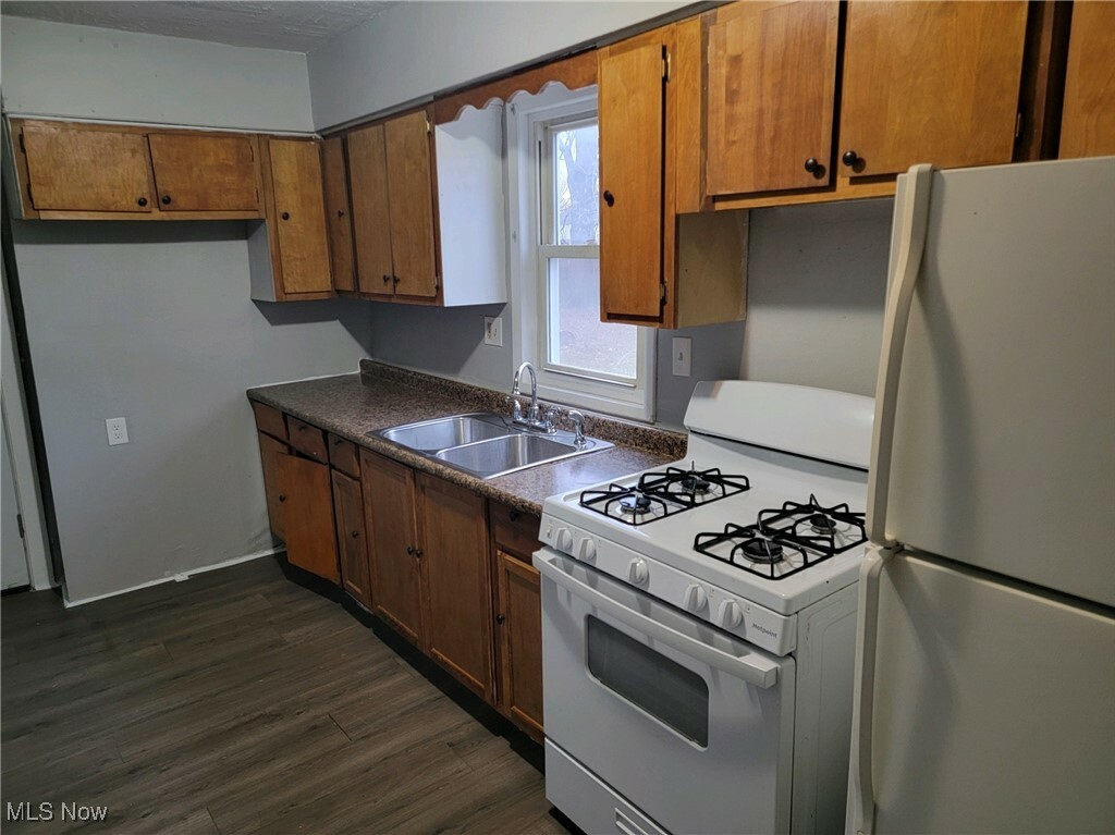 Property Photo:  837 W 17th  OH 44052 