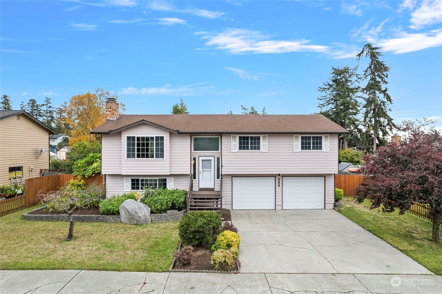 568 NW Fairhaven Drive  Oak Harbor WA 98277 photo