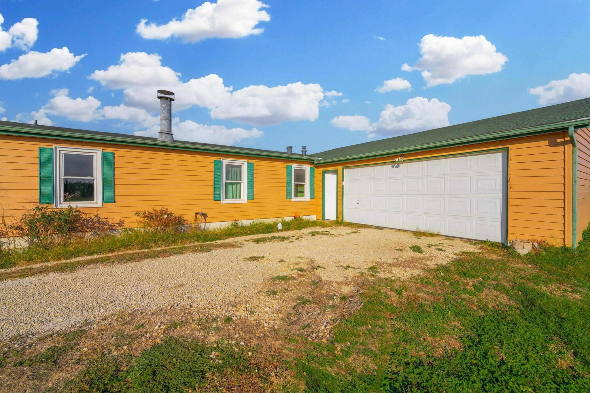 Property Photo:  2320 SW 157th Ter  KS 67074 