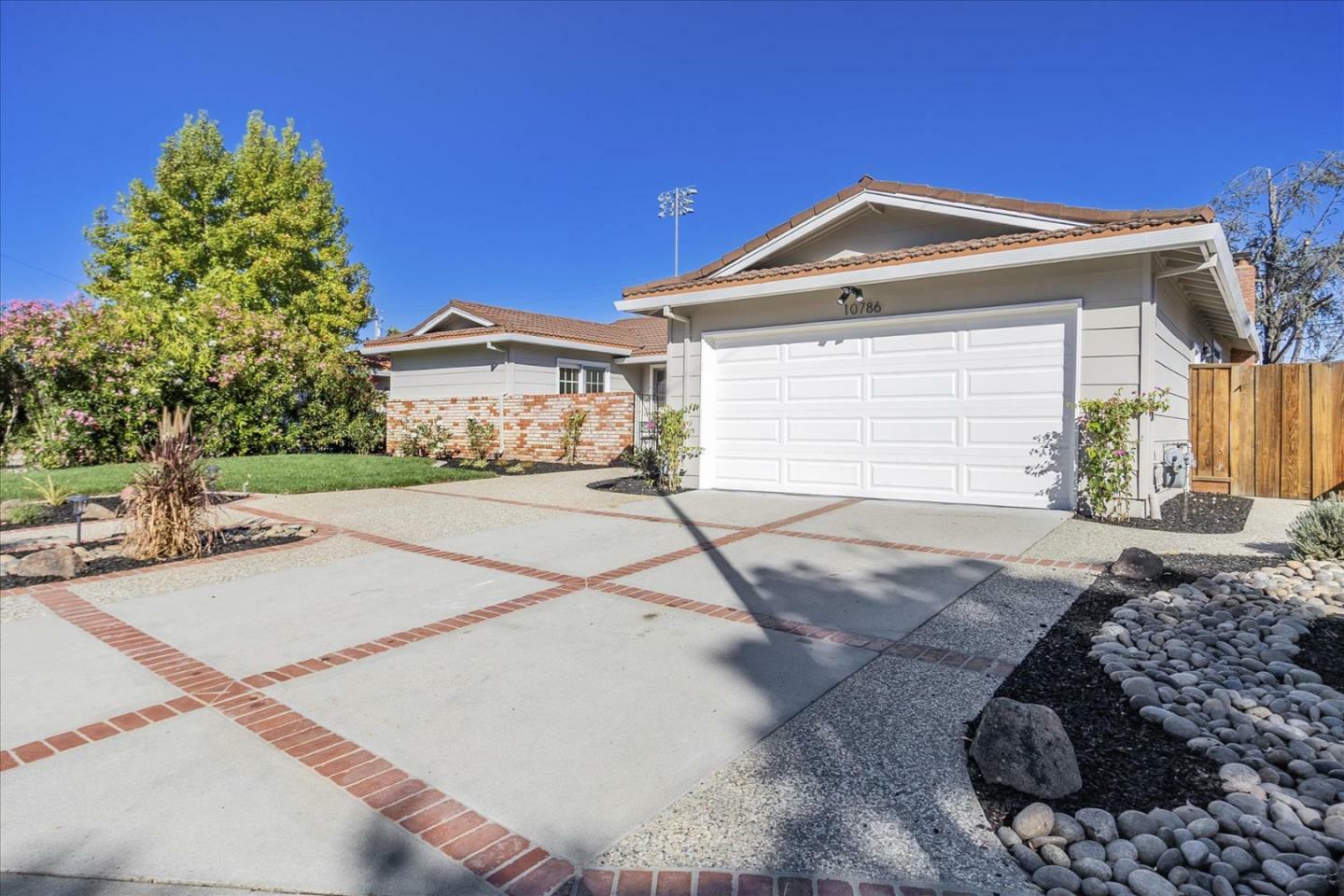 Property Photo:  10786 Linda Vista Drive  CA 95014 