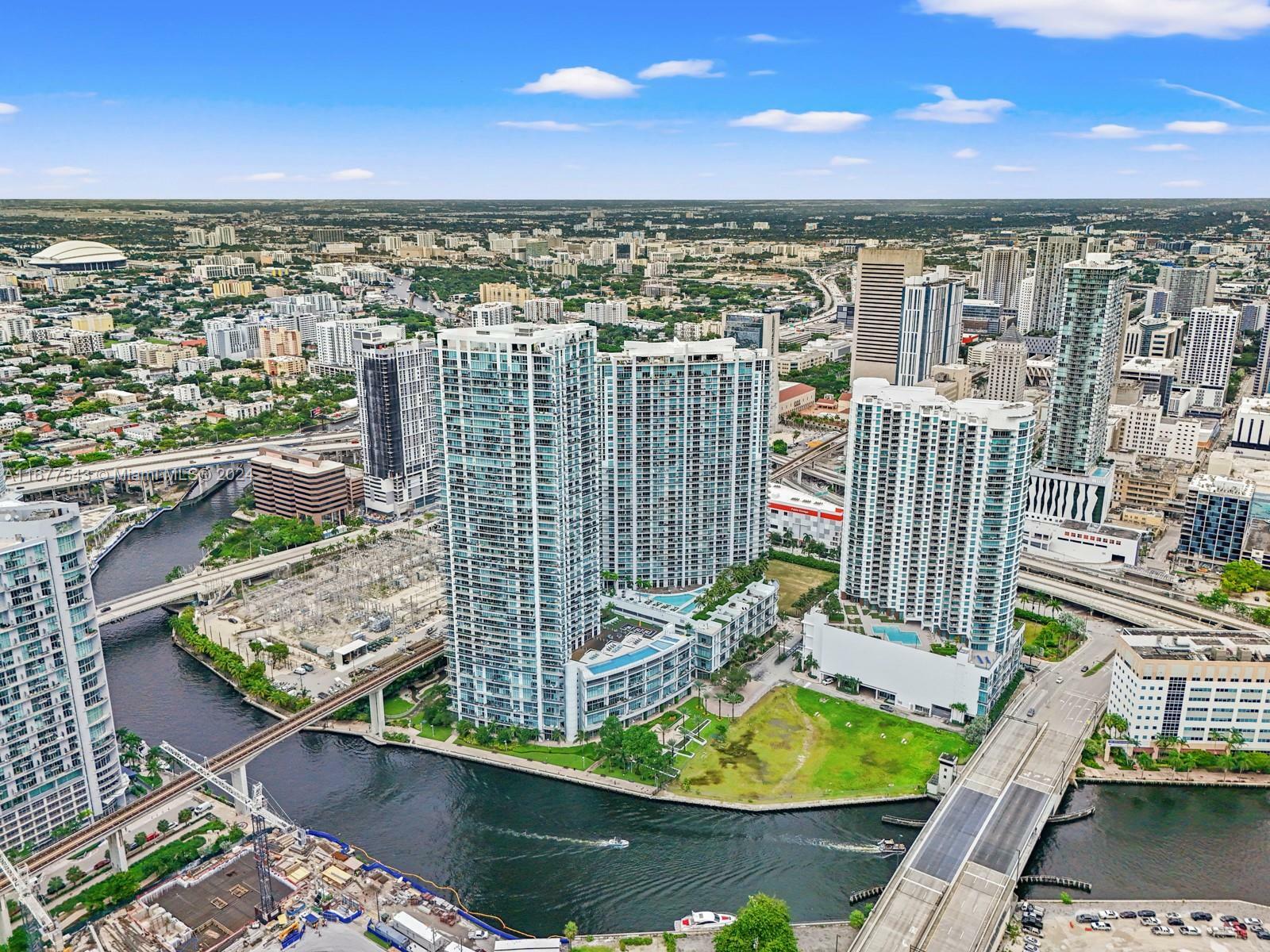 Property Photo:  350 S Miami Ave 2201  FL 33130 