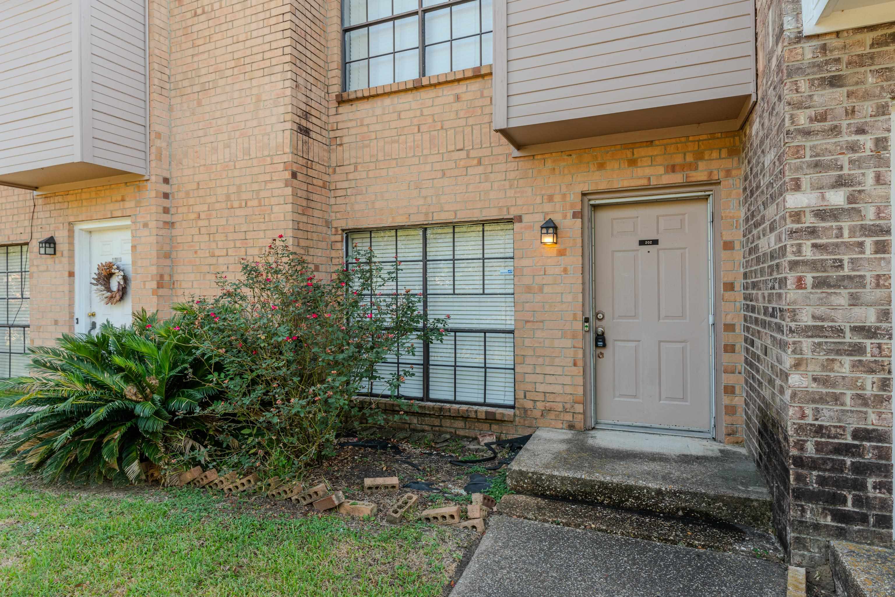 Property Photo:  1620 Wellington Place  TX 77706 