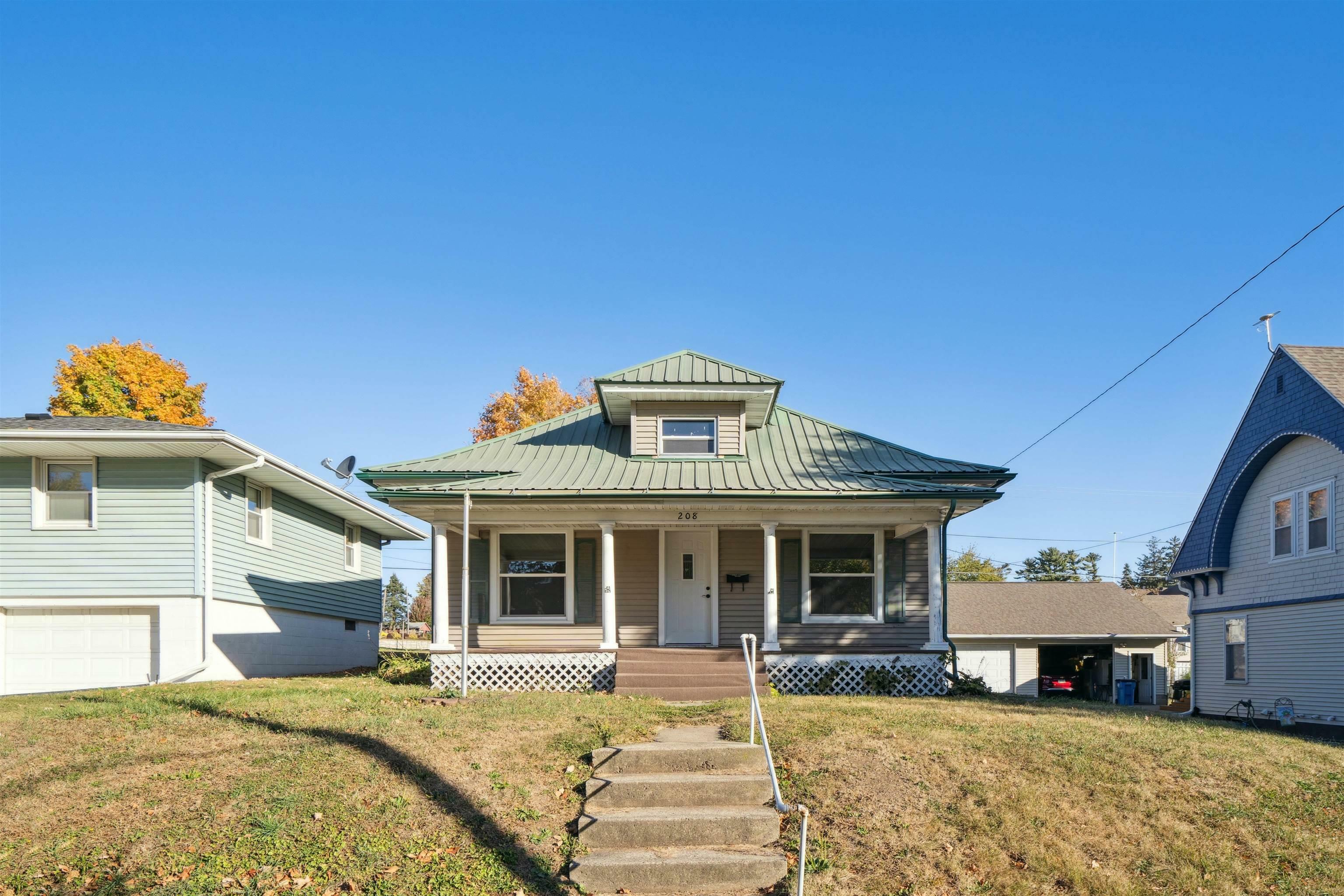 Property Photo:  208 Maple Street  IA 52175 