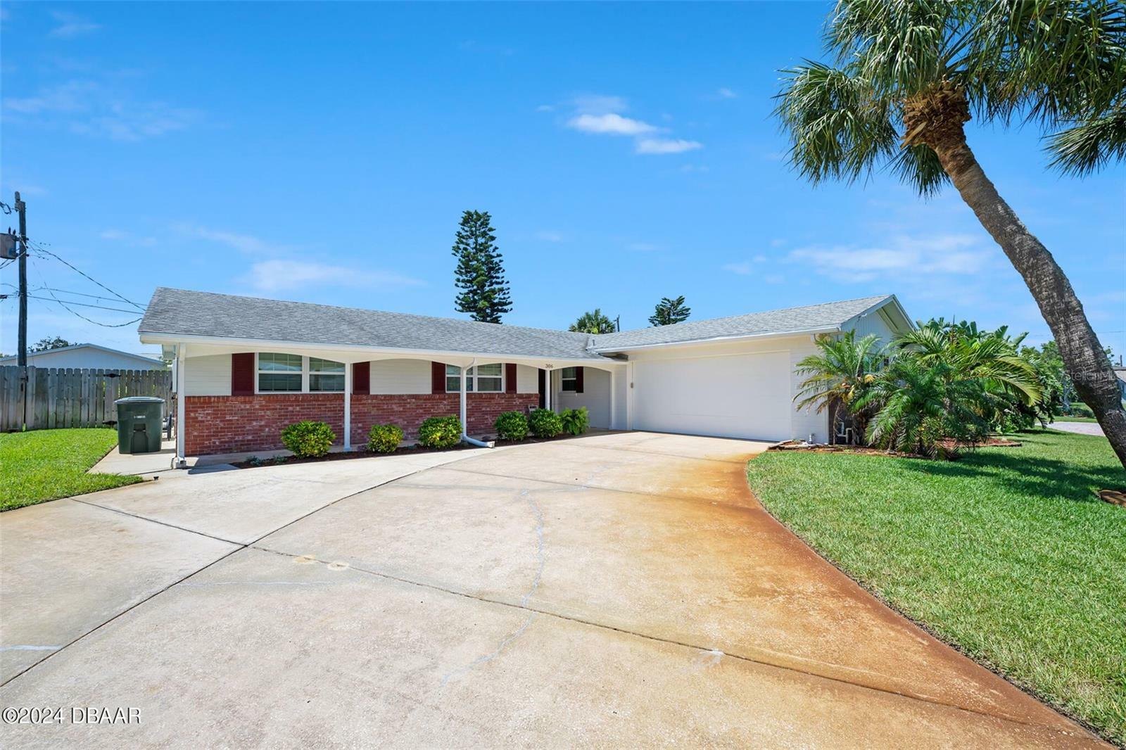 Property Photo: 306 Fordham Drive FL 32118
