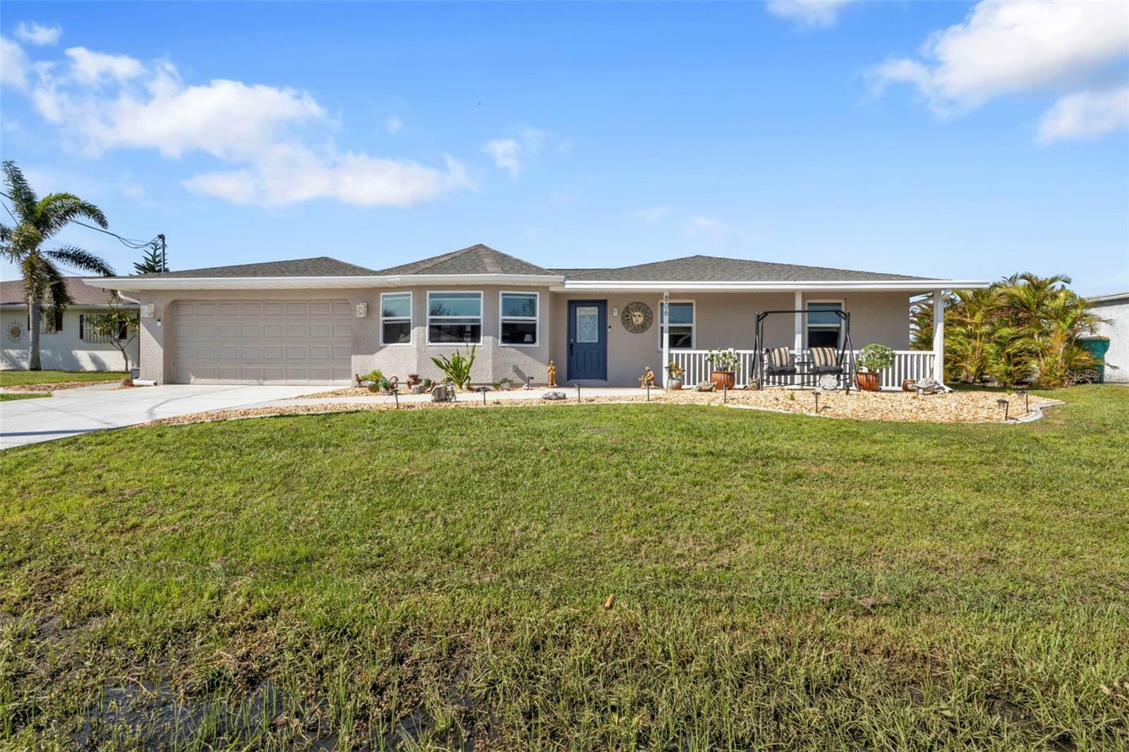 Property Photo:  806 Ellicott Circle NW  FL 33952 