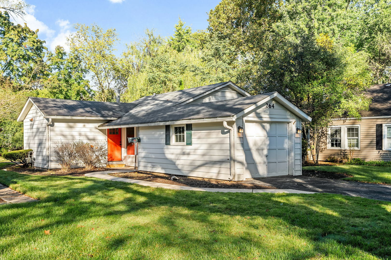 Property Photo:  264 Churchill Street  IL 60093 